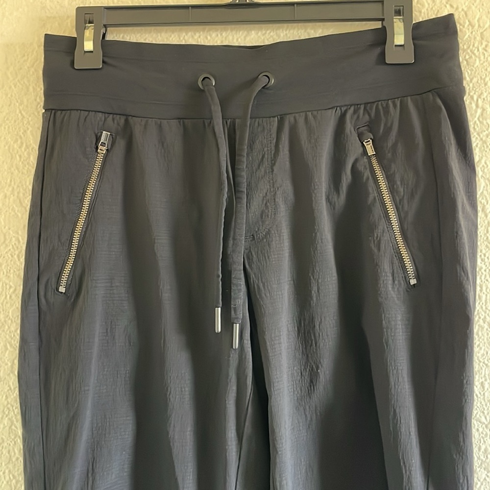 Athleta Trekkie North Jogger Pants Zipper Pockets Travel Hiking Black size 4 - Picture 4 of 7